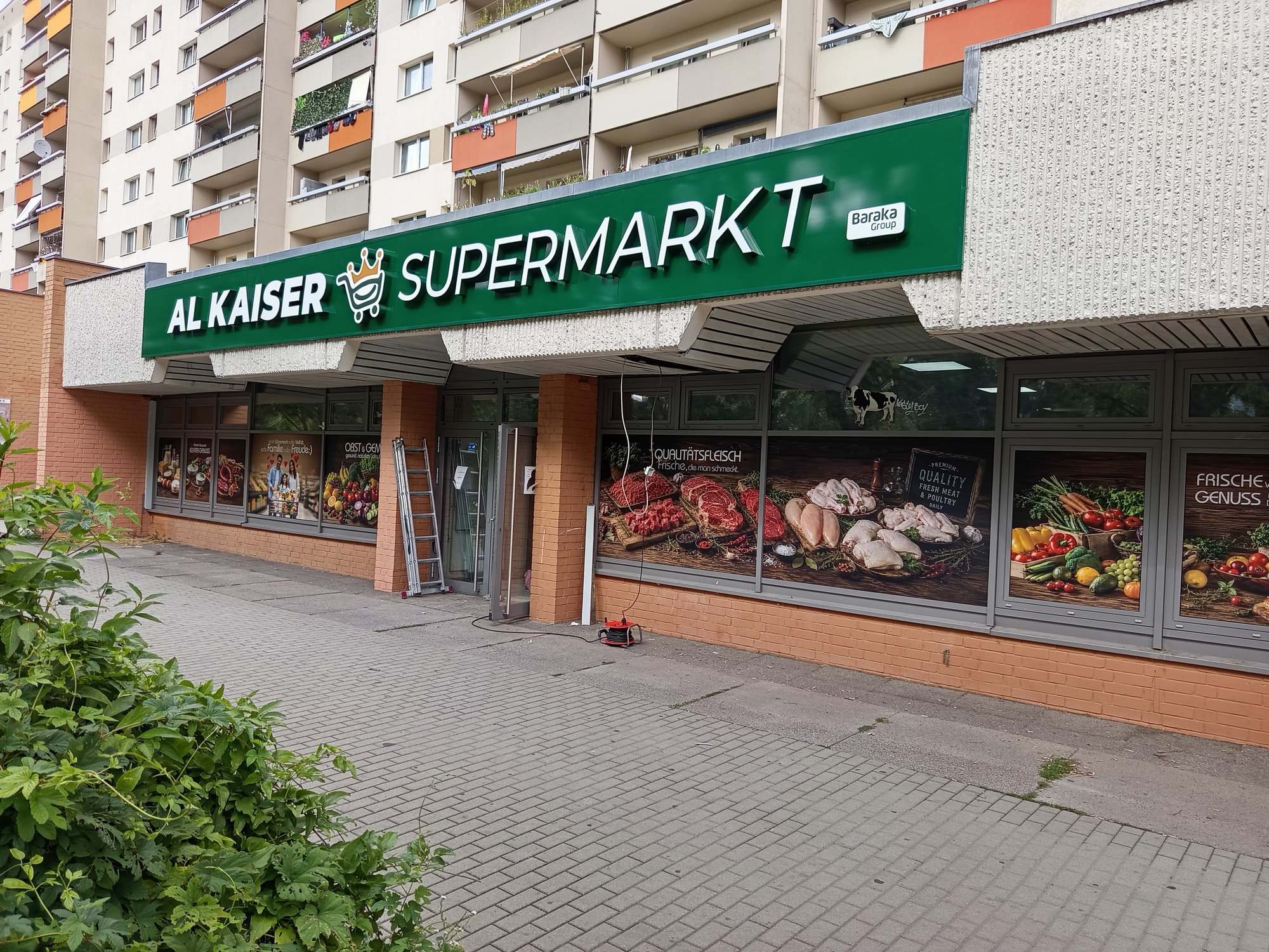 Al Kaiser Supermarkt: Fassade und Schaufenster