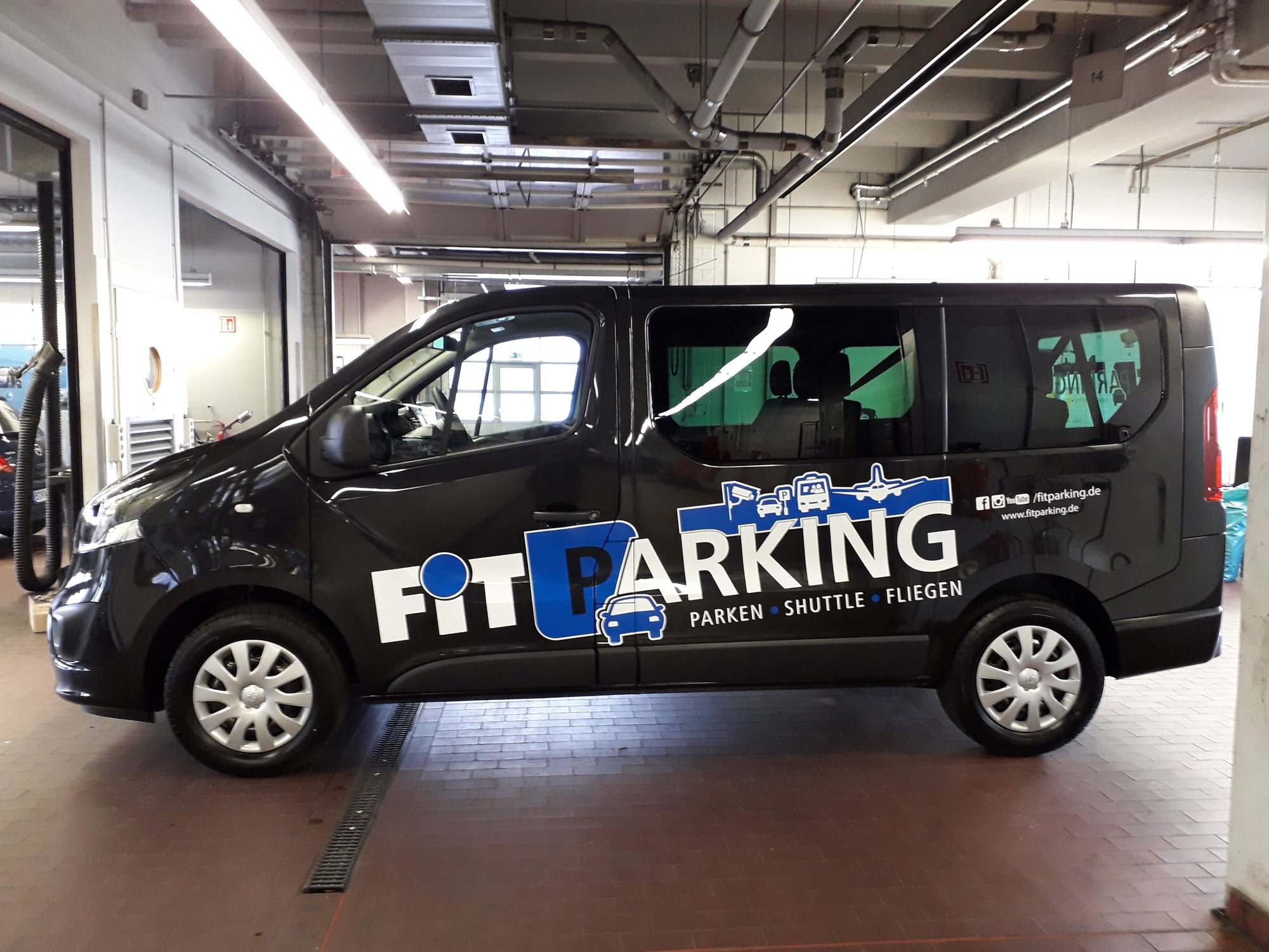 FIT Parking: Fahrzeug-Vollfolierung