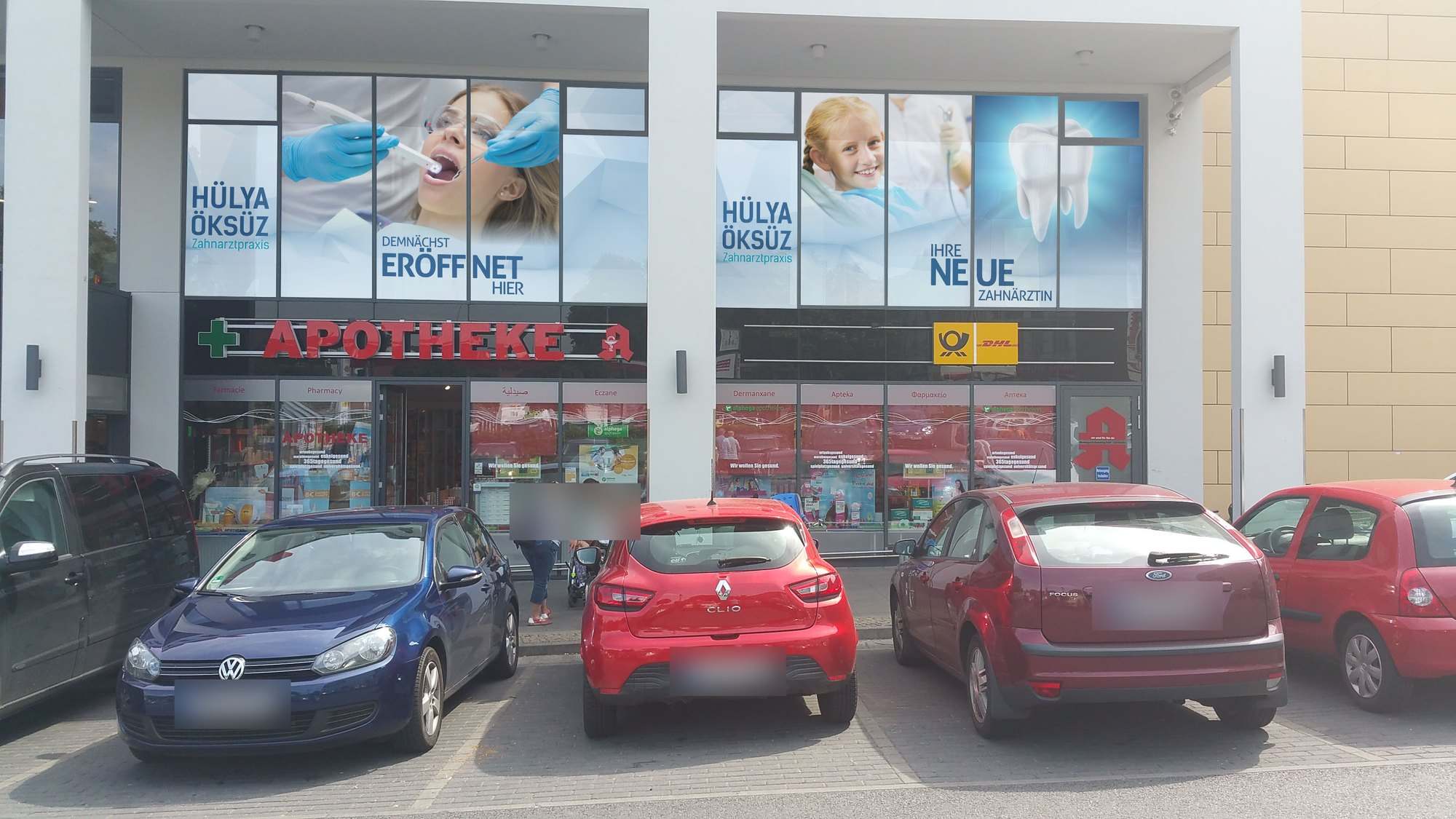 Zahnarztpraxis Öksüz: Schaufensterwerbung