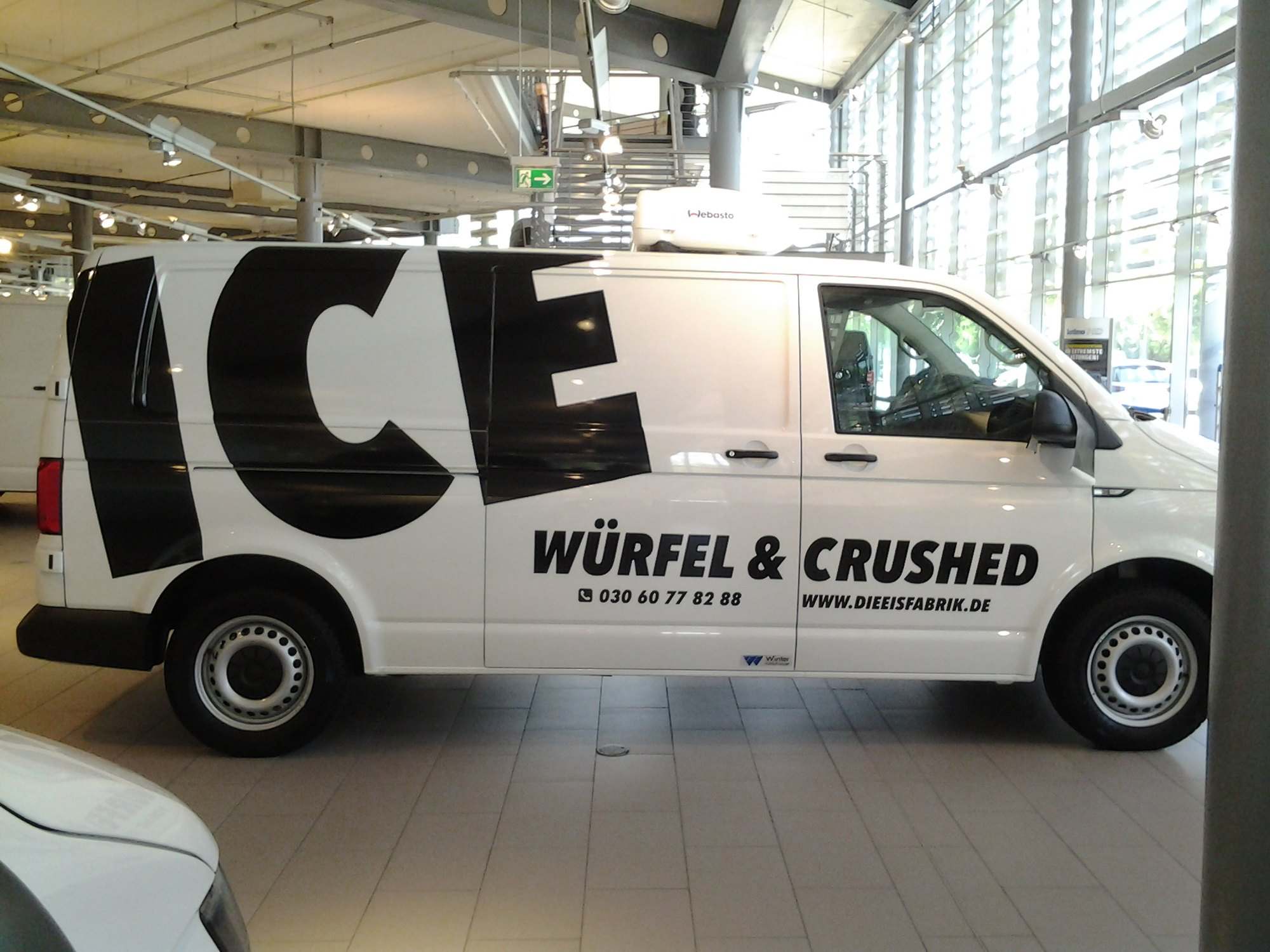 Die Eisfabrik: Fahrzeugbeschriftung