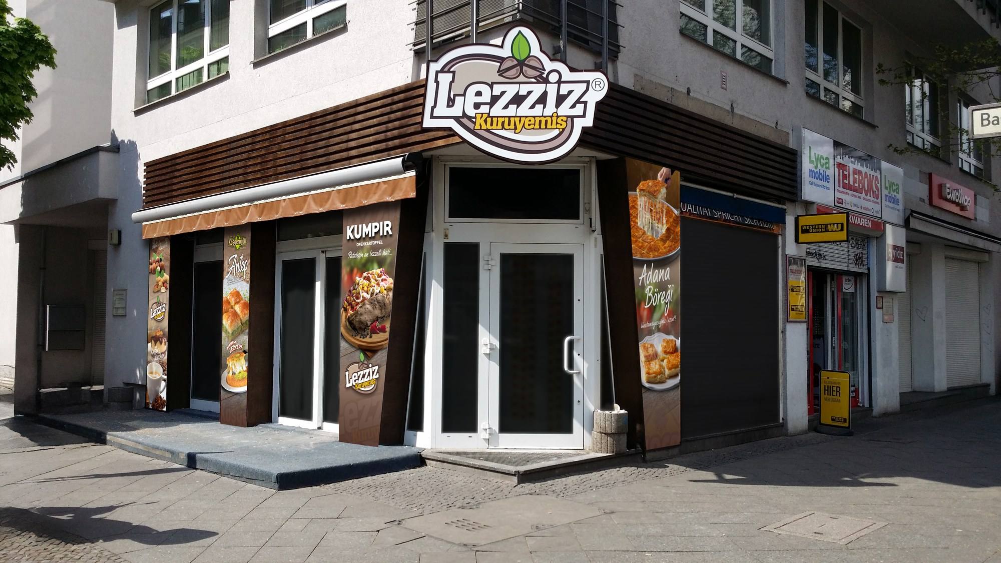 Entwurf der Eckfassade von Lezziz als Fotomontage: Holzlamellen, rundes Leuchtlogo, Werbetafeln
