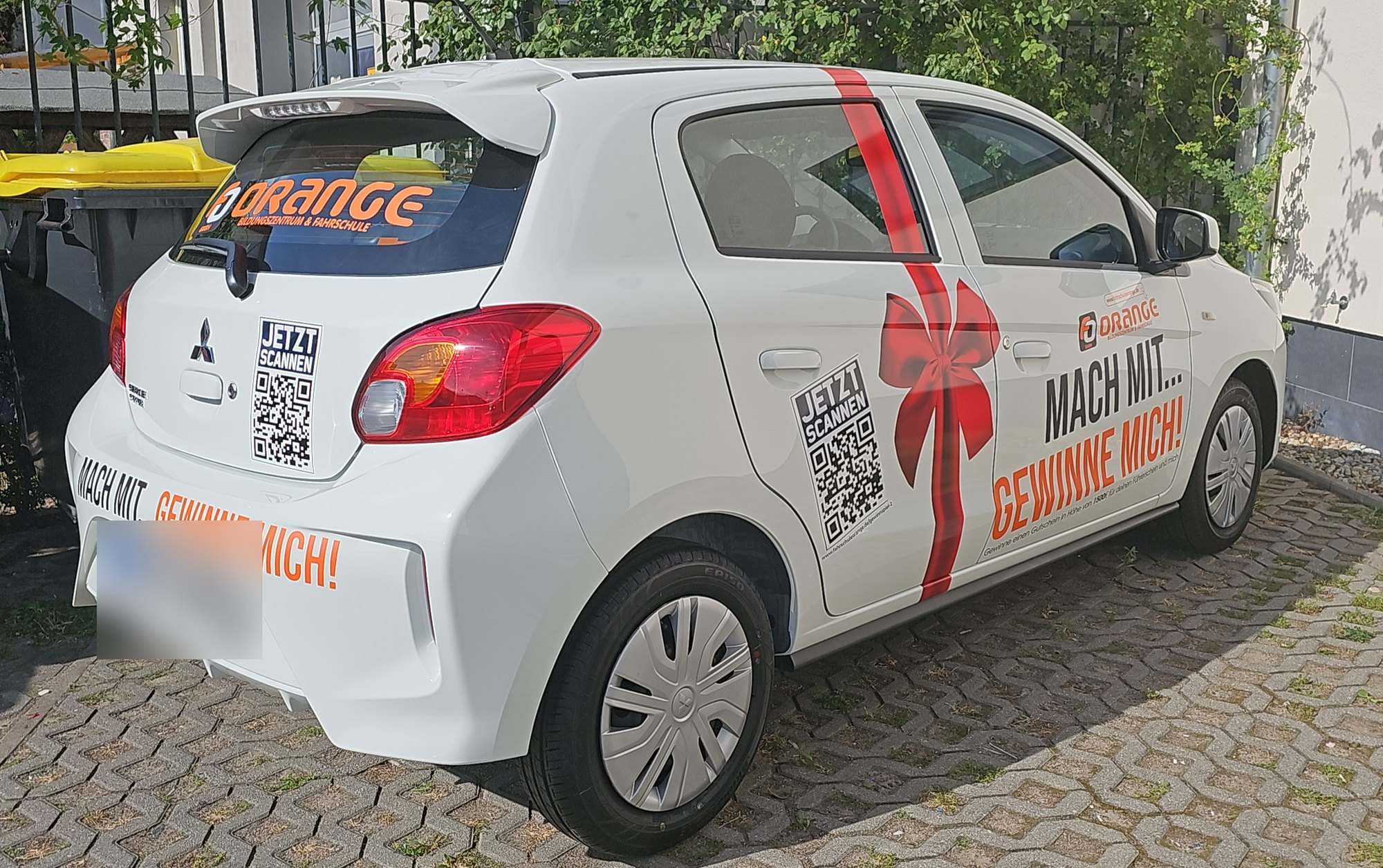 Fahrschule Orange: Gewinnspiel-Beklebung